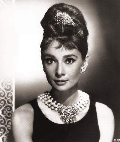 Audrey-Hepburn-Pearl-Necklace