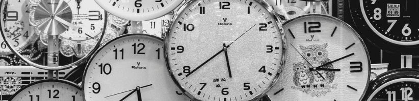 ρολόγια με διαφορετικές ώρες
