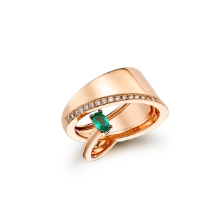 Ring with diamonds & emerald