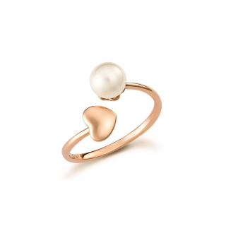 Ring with pearl and heart