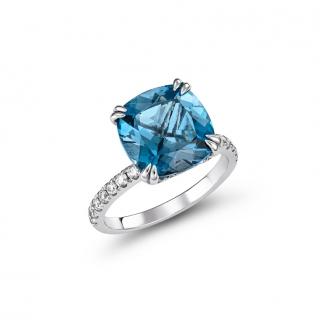 Ring with Topaz