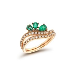 Ring with diamonds & emerald
