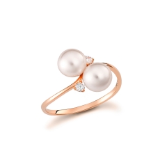 Ring with pearls