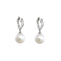 Earrings with pearls and diamonds